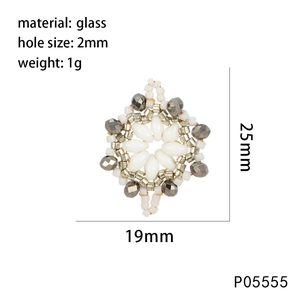 Detailansicht des handgefertigten Glasperlen-Blumenanhängers, Größe 25mm x 19mm