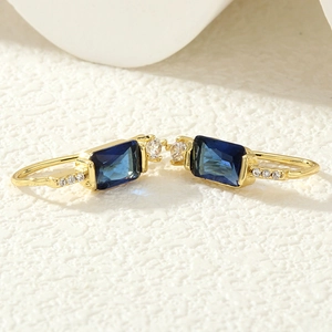 Boucles d'oreilles vintage en or avec zircons verts rectangulaires et petits diamants