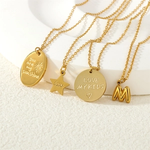 Ensemble de colliers en titane doré avec pendentifs étoile, soleil et amour enfant