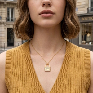 Collana con lucchetto LOVE e chiave in oro 18K con micro-pavé di zirconi per donna