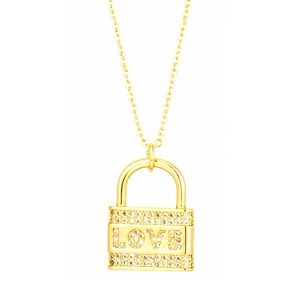 Collana con lucchetto placcato oro 18K e pendente LOVE in zirconi su sfondo bianco