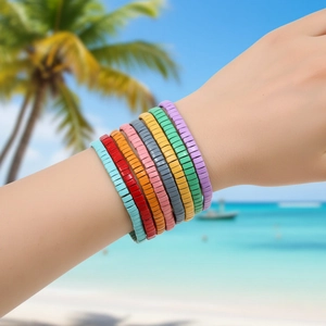 Lot de 9 bracelets bohèmes arc-en-ciel en perles Tila faits main et élastiques