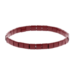 Detail eines dunkelroten Emaille-TILA-Perlenarmbands mit elastischem Dehnbahndesign