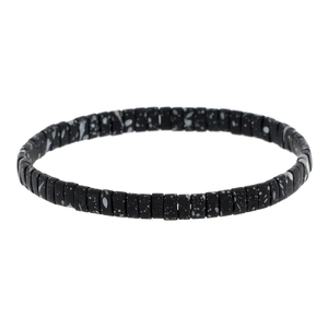 Minimalistische handgemaakte Tila-kralenarmband met zwart marmeren textuurontwerp
