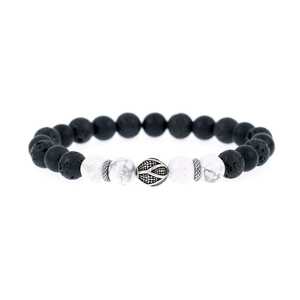 Detaillierte Makroaufnahme von Türkis-Perlenarmband mit Lavastein und silberner Hohlperle