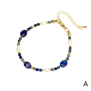 Elegant handgemaakte Boheemse armband met blauwe lapis lazuli en witte parels