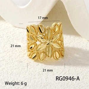 Detailed size specifications for the vintage gold hollow ring with ornate floral patterns