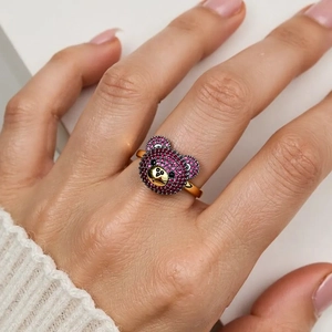 Süßer 3D-Bärenring mit rosa Zirkonia-Mikropflaster auf goldenem Fingerring