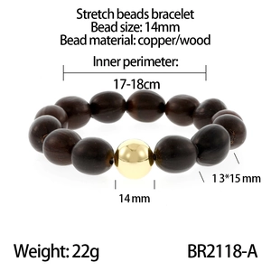 Détail d'une perle en cuivre doré de 14mm et perles en bois brun avec dimensions et poids