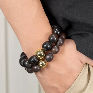 Bracelet double couche en perles de bois pour hommes avec deux boules dorées polies
