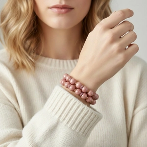 Exquisite double-strand semi-precious stone beaded bracelet detail shot, elegant and chic.