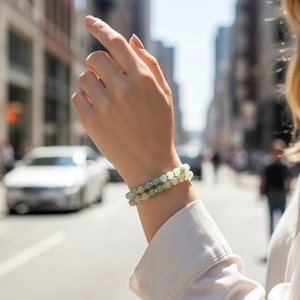 Dubbellaagse edelsteen kraal armband met elegante metalen afstandhouders voor dagelijks chic.