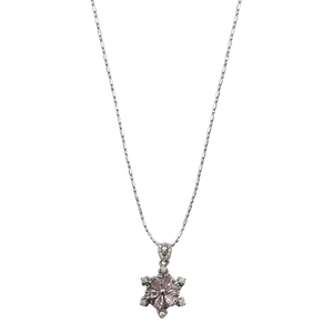Drehbare Schneeflocken-Halskette mit rosa Zirkonia auf einer feinen silbernen Kette
