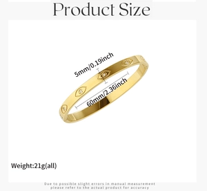 Détail du bracelet œil maléfique doré montrant la largeur 5mm et diamètre 60mm