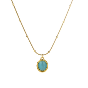 Luxe goudvergulde slangenketting met een blauwe ovale edelsteen hanger
