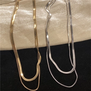 Collier double épaisseur en acier titane argenté et doré avec maille serpent plat