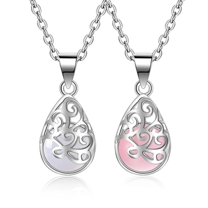 Collier pierre de lune en forme de goutte d'eau avec filigrane en rose et lavande