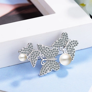 Elegant silver butterfly brooch with sparkling zircons and white pearls for women jackets