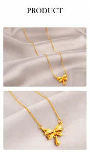 Détail macro du collier nœud doré avec pendentif goutte d'eau sur tissu de soie luxueux