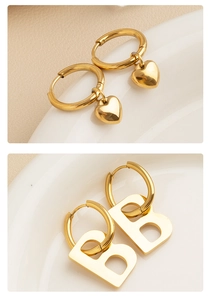 Détails des boucles d'oreilles dorées en acier avec pendentifs cœur et lettre B