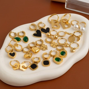 Boucles d'Oreilles Créoles en Acier Inoxydable Vintage Français Pour Femmes Plaqué Or Cœur Lettre B Künstliche Perle Trèfle Pièce Pendantes Bijoux