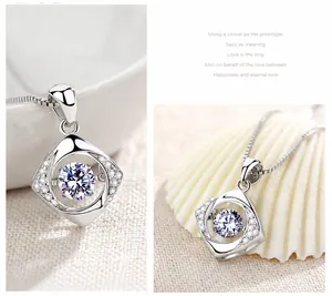 Détails du pendentif trèfle en argent avec pierre de topaze dansante et chaîne fine