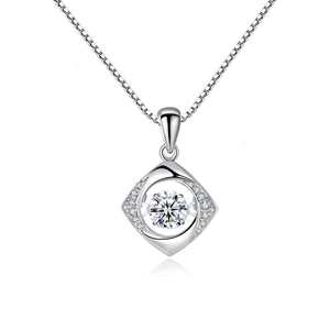 Collier avec pendentif trèfle élégant et zircon flottant sur une chaîne en argent
