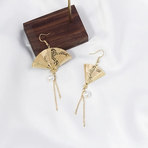 Detailed close-up of 925 silver fan-shaped earrings with pearls and metal tassels