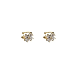 Elegantes pendientes de clip florales dorados con circonitas de corazón y diseño en forma de C