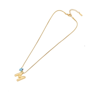Collier en acier doré 18 carats avec pendentif lettre M et breloque œil bleu