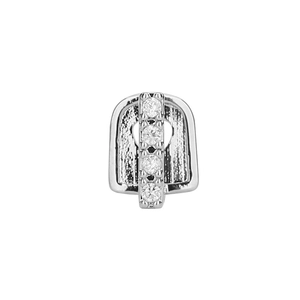 Detail von Silber Grillz mit vier Zirkonia Steinen und Herz-Ausschnitt hinten