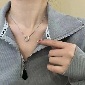 Minimalistische silberne Hufeisen-Halskette in U-Form für Damen mit eleganter Schlangenkette