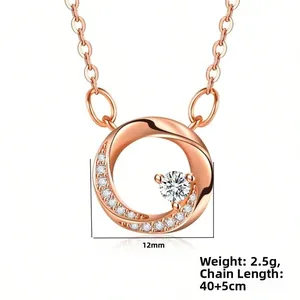 Detail der roségoldenen Mobius-Halskette mit Kristallen, 12mm Anhänger, 2.5g, 40+5cm Kette