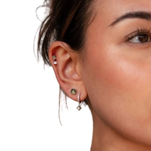 Retro moss agate stud earrings in silver finish, elegant jewelry for women