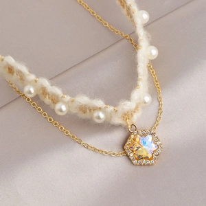 Dolagige Goldkette mit Zirkon-Schneeflocken-Anhänger, Perlen und Plüsch-Choker-Band