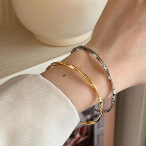 Minimalist Titanium Steel Mobius Twisted Bangle For Women Simple Adjustable Open Hand Cuff Elegant Fashion Jewelry Gift