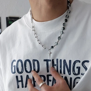 Set collana con stella a croce in acciaio al titanio e anello con perle di agata