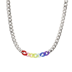 Collana a catena cubana in acciaio al titanio con maglie arcobaleno vivaci intrecciate