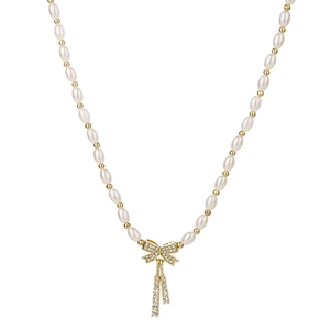 Elegante dubbellaagse parelketting met een fonkelende gouden strik en kwastjeshanger