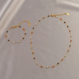 Buntes Naturstein-Halsketten- und Armband-Set aus goldfarbenem Edelstahl für Damen
