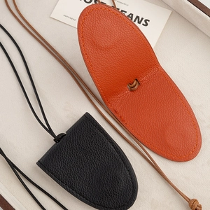 Chic leather clochette necklace with bell-shaped key pouch in black and orange pebble finish