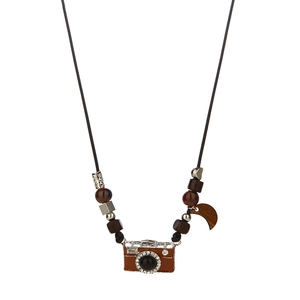 Vintage braune Kamera-Anhänger Halskette mit Fransen und schwarzem Wachsseil für Damen