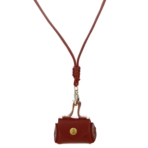 Collier mini sac en cuir rouge artisanal avec boucle dorée et cordon réglable
