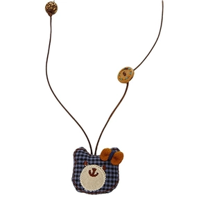 Handgemaakte stoffen ketting met blauwe geruite beer hanger en luipaard kralen