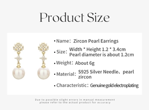Detalle de pendientes de copo de nieve dorados con agujas de plata S925 y perlas de 1,2 cm