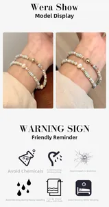 Detalle de pulseras de piedra natural y perlas con cierre magnético de bola dorada
