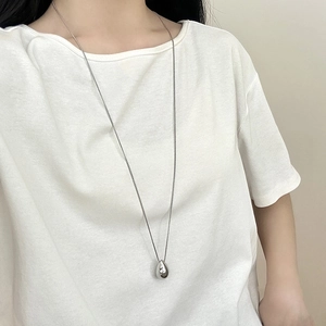 Collana lunga in acciaio al titanio argento con ciondolo a goccia solida lucida