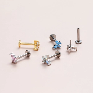 Eleganti borchie labret a farfalla e fiori in oro e argento con cristalli colorati
