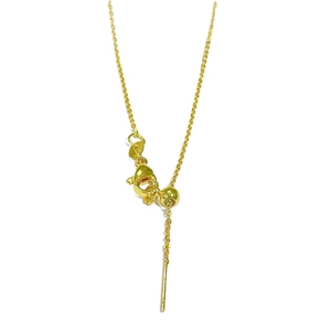 Collar de acero inoxidable dorado con cierre de langosta y detalle de aguja en el extremo