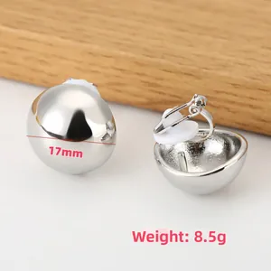 Orecchini a clip a sfera in argento lucido con diametro di 17 mm e peso di 8,5 g